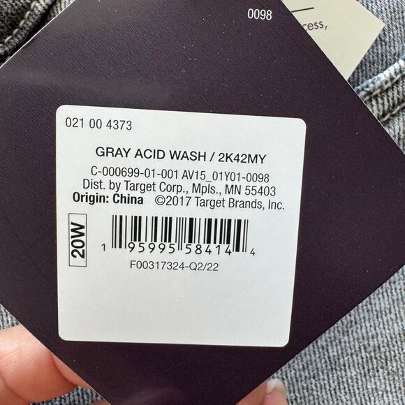 NWT Ava & Viv Gray Acid Wash Denim Shorts. Sz 20W. Grunge. Edgy. Punk. Comfy - Picture 4 of 7